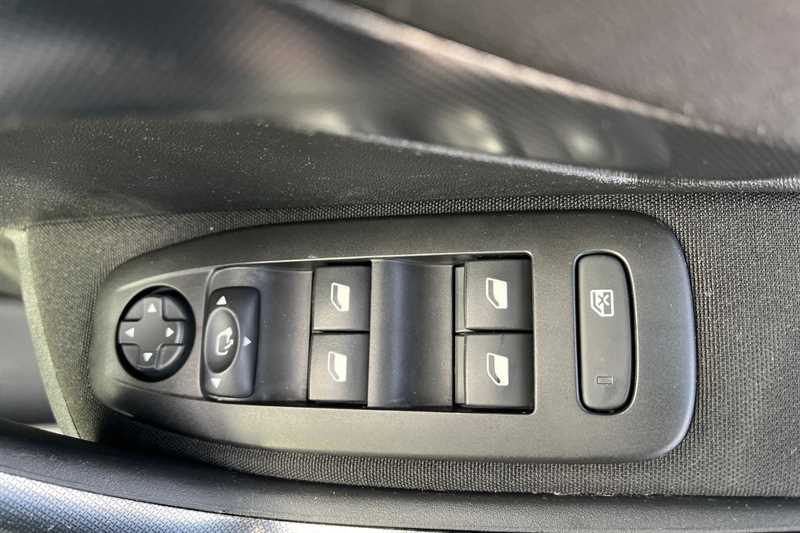 Used Peugeot 2008 2018 for sale - 77481455: Photo 16