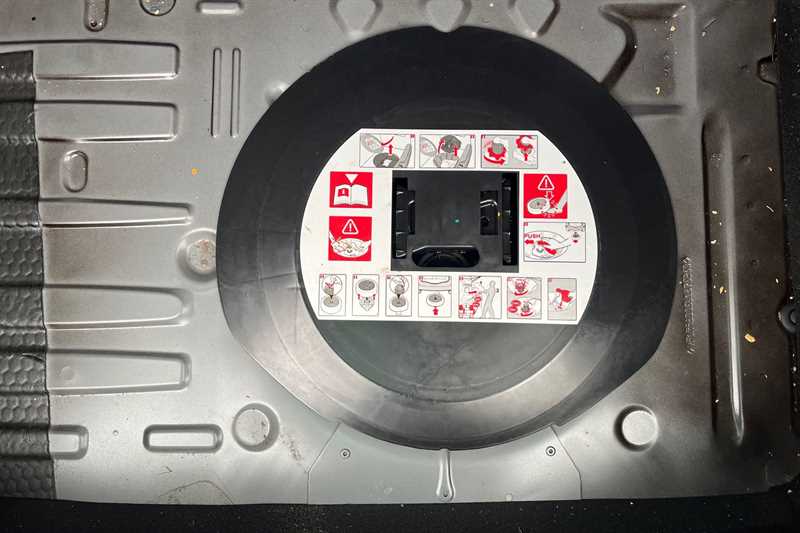 Used Renault Clio 2018 for sale - 76955821: Photo 37