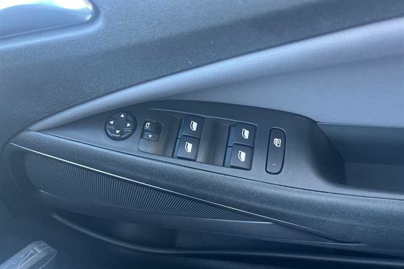 Used Vauxhall Crossland X 2017 for sale - 77945132: Photo 16