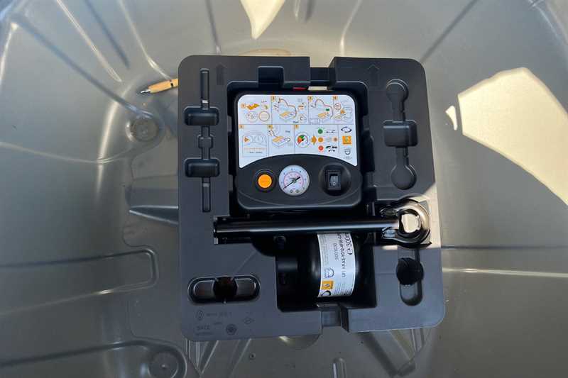 Used Renault Captur 2024 for sale - 78160215: Photo 37