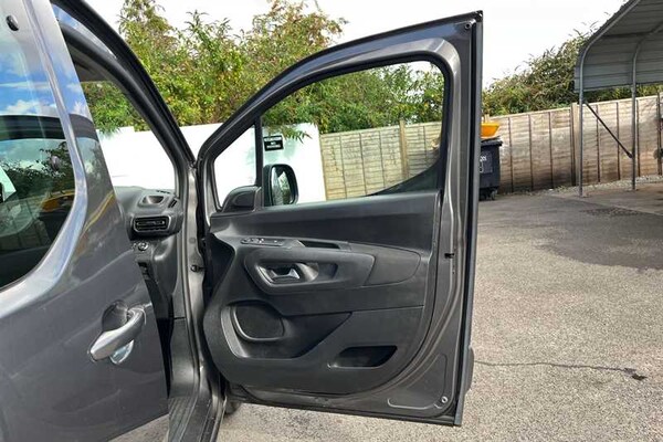 Used Vauxhall Combo Life 2021 for sale - 75679450: Photo 40