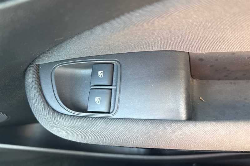 Used Vauxhall ADAM 2018 for sale - 77943951: Photo 16