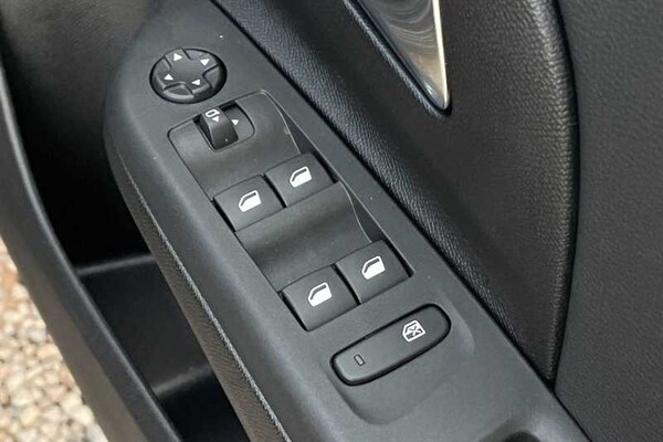 Used Vauxhall Corsa 2025 for sale - 76125115: Photo 16