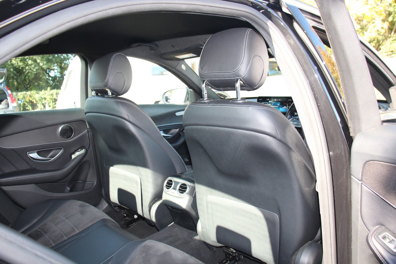 Used Mercedes-Benz C Class 2018 for sale - 76057469: Photo 10