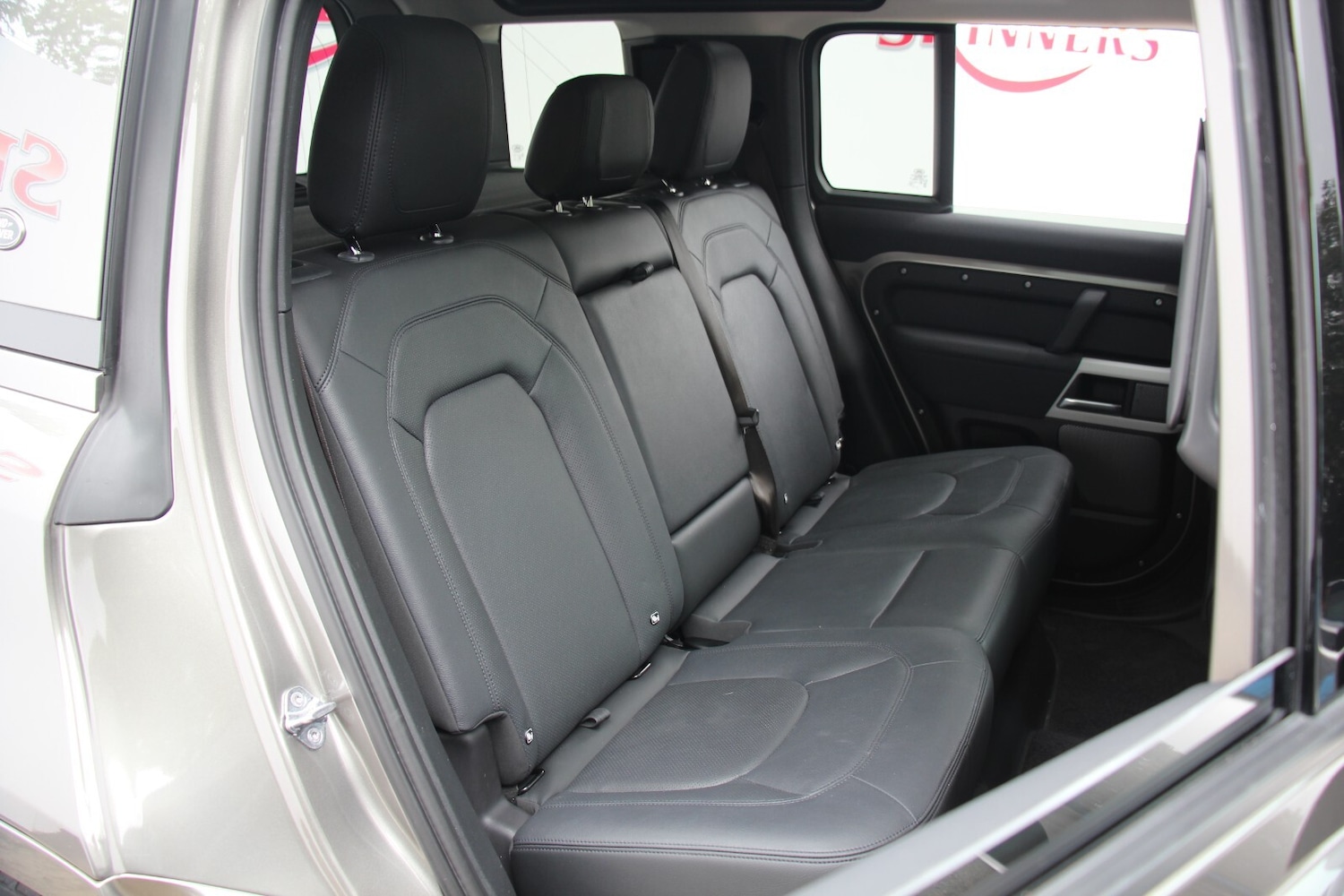 Used Land Rover Defender 2022 for sale - 76716602: Photo 11