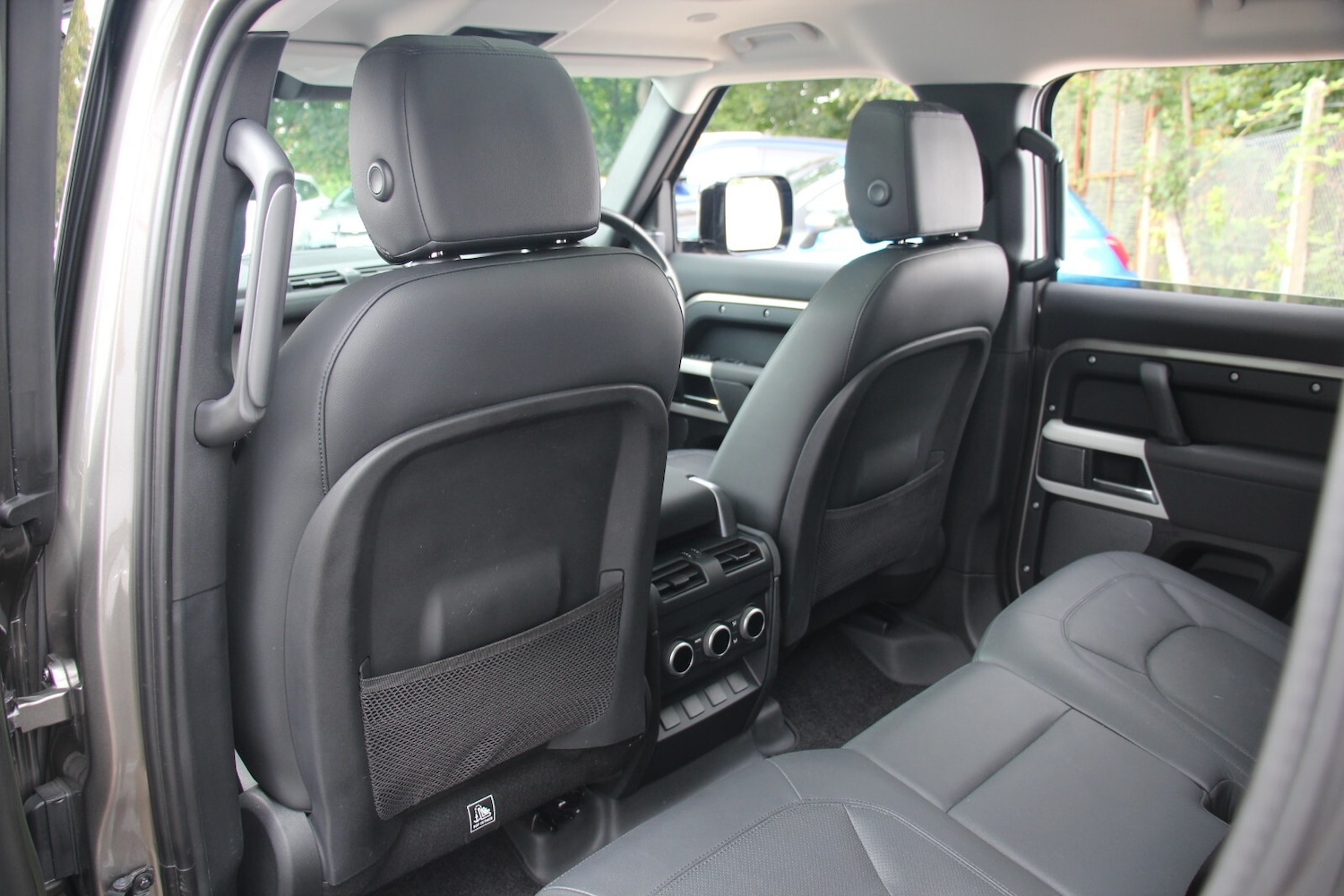 Used Land Rover Defender 2022 for sale - 76716602: Photo 13