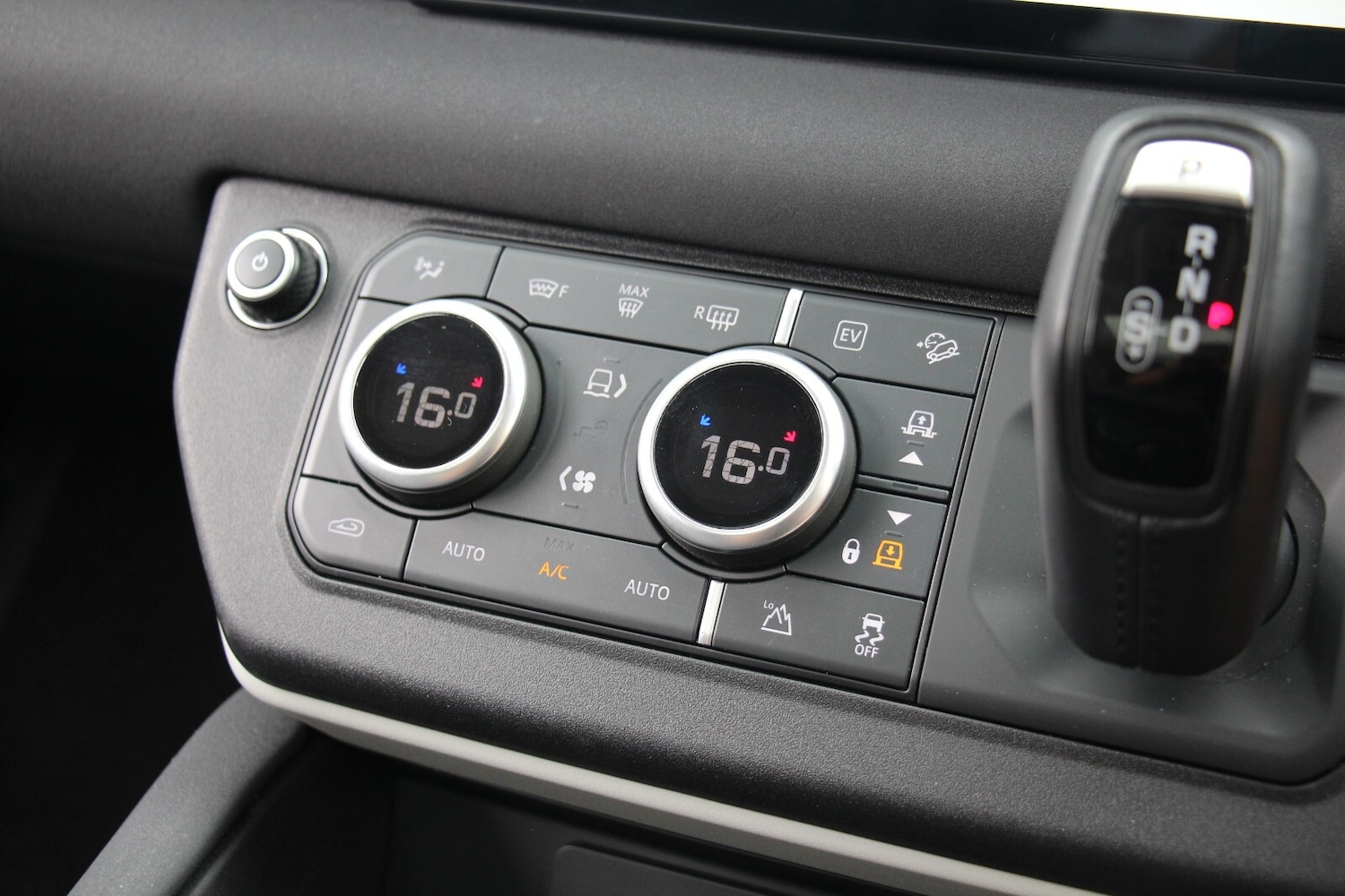 Used Land Rover Defender 2022 for sale - 76716602: Photo 19