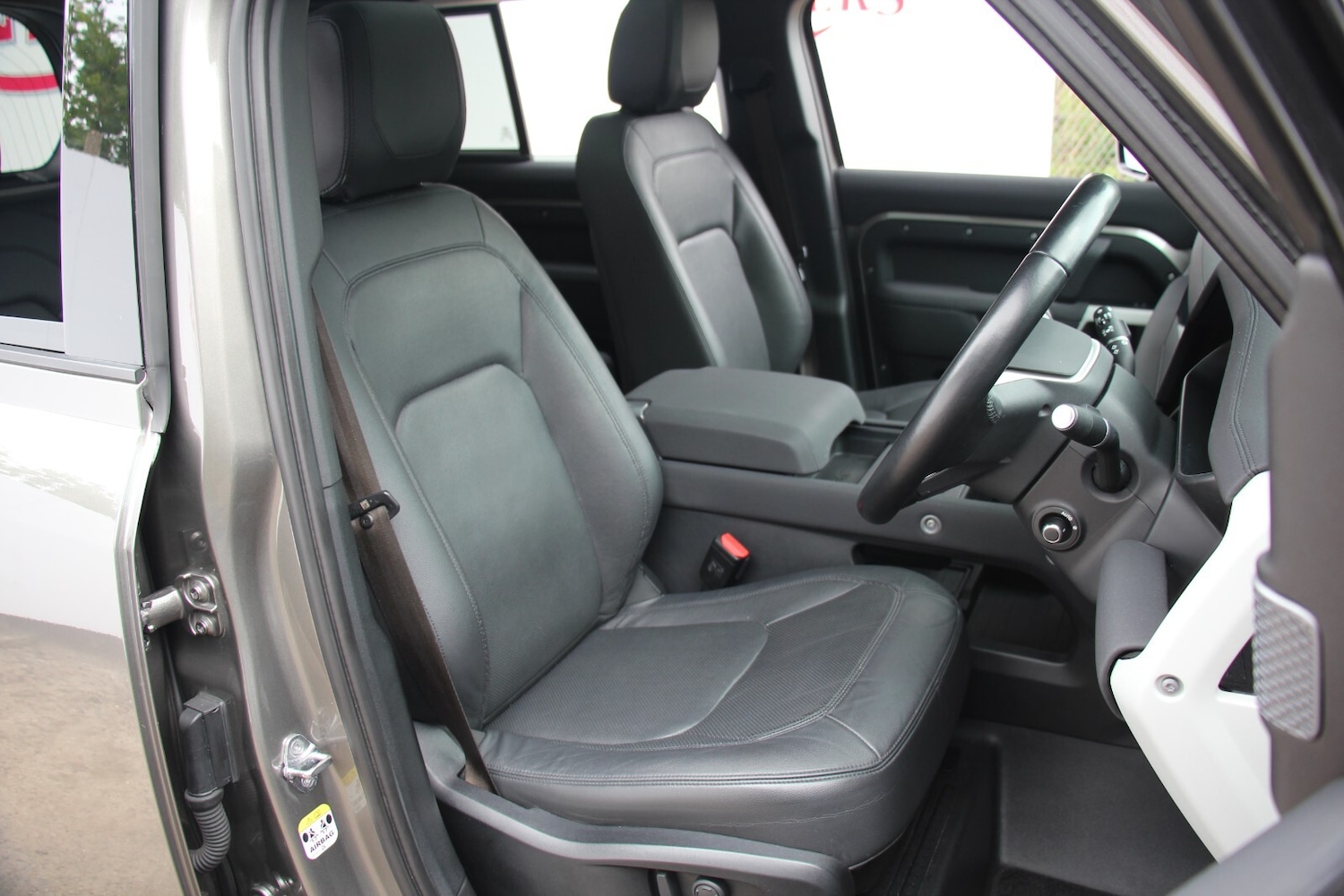 Used Land Rover Defender 2022 for sale - 76716602: Photo 9