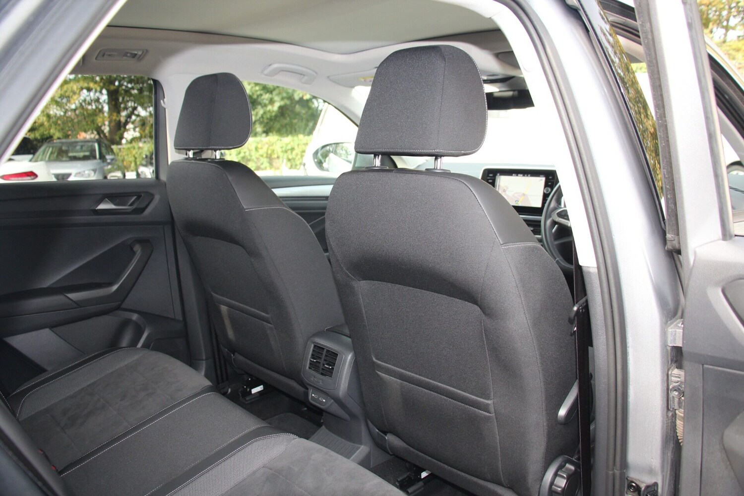 Used Volkswagen T-Roc 2023 for sale - 76129205: Photo 10