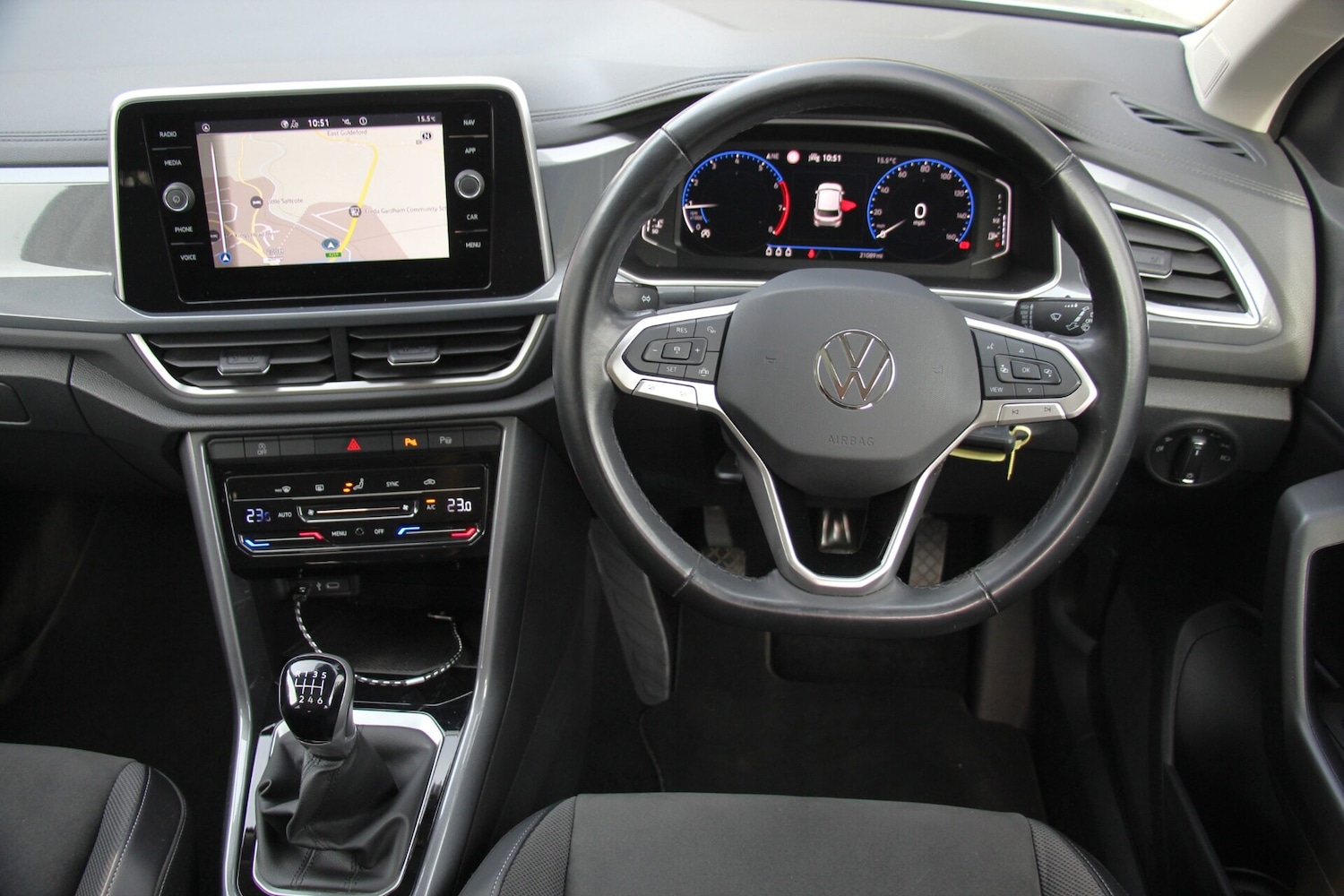 Used Volkswagen T-Roc 2023 for sale - 76129205: Photo 11