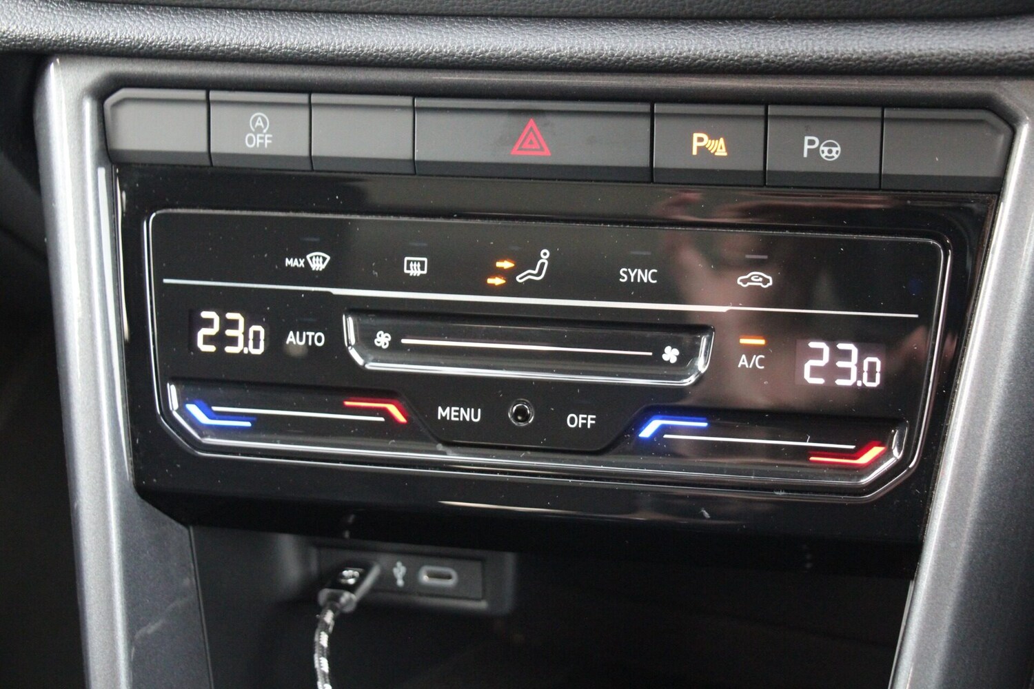 Used Volkswagen T-Roc 2023 for sale - 76129205: Photo 13