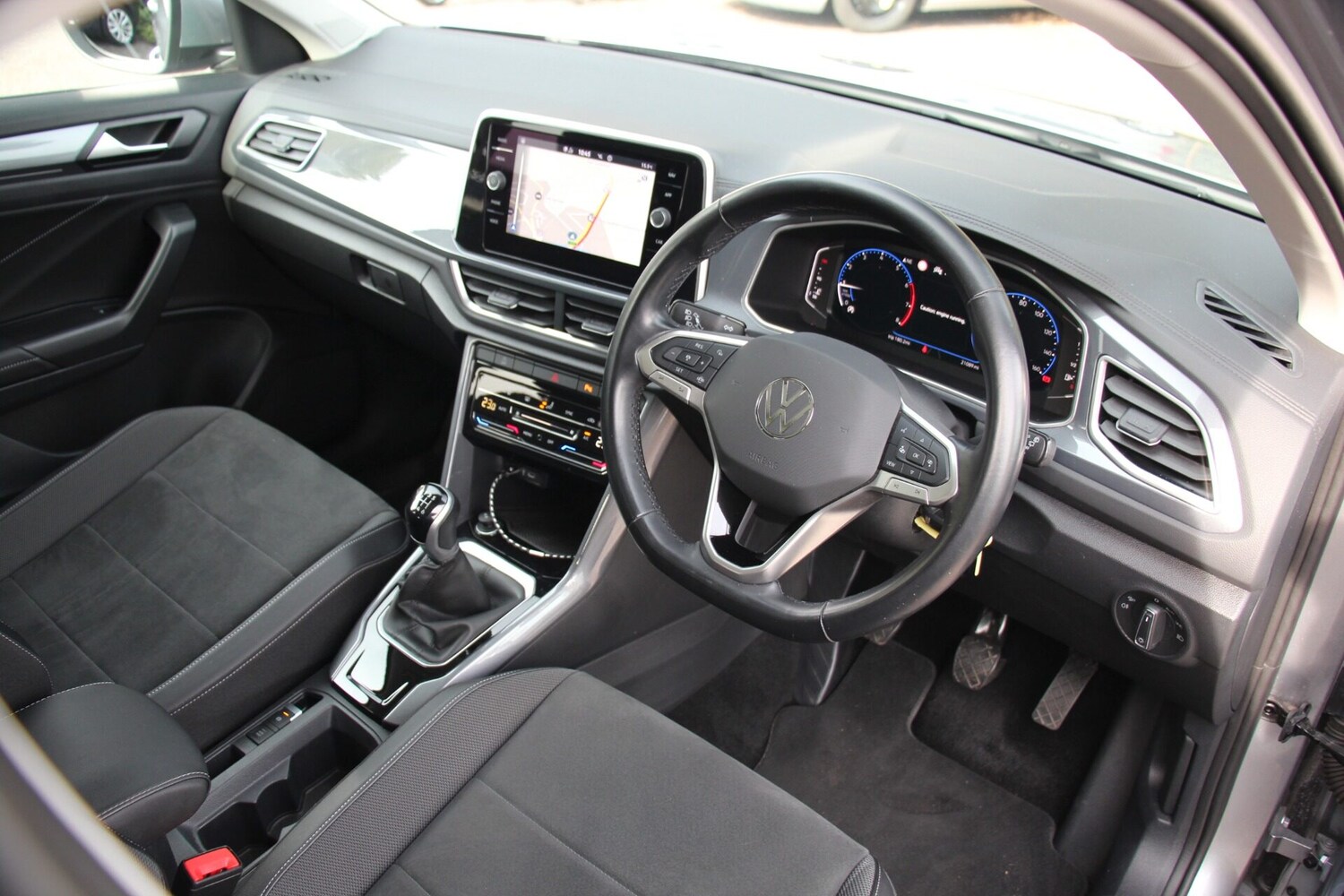 Used Volkswagen T-Roc 2023 for sale - 76129205: Photo 8