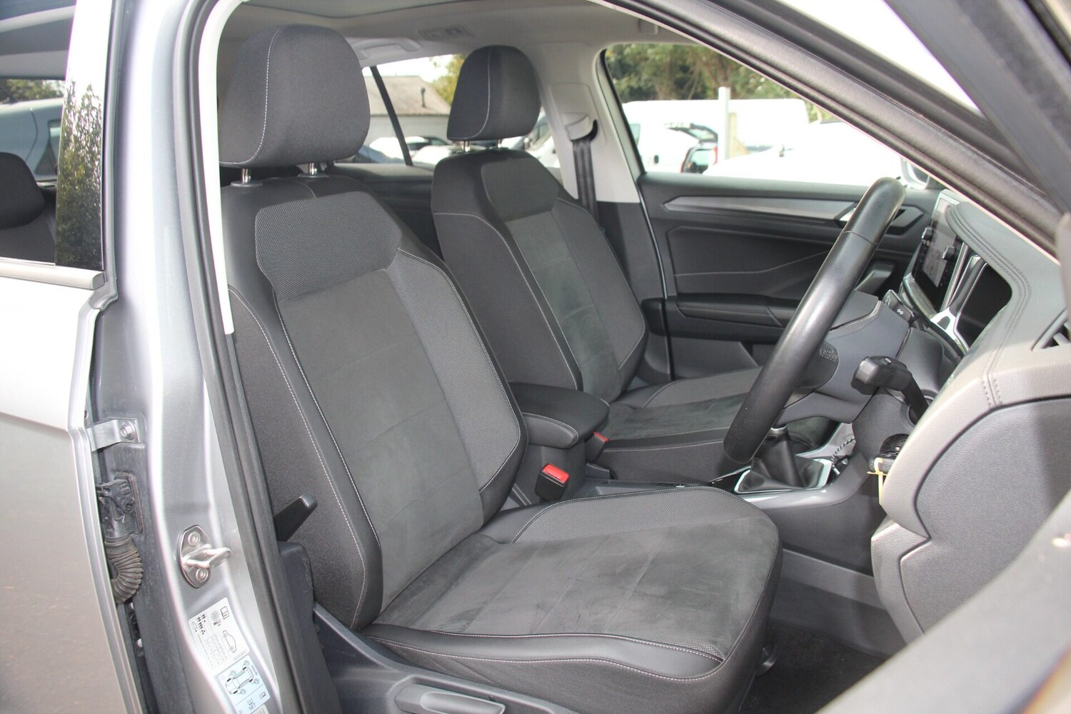 Used Volkswagen T-Roc 2023 for sale - 76129205: Photo 9