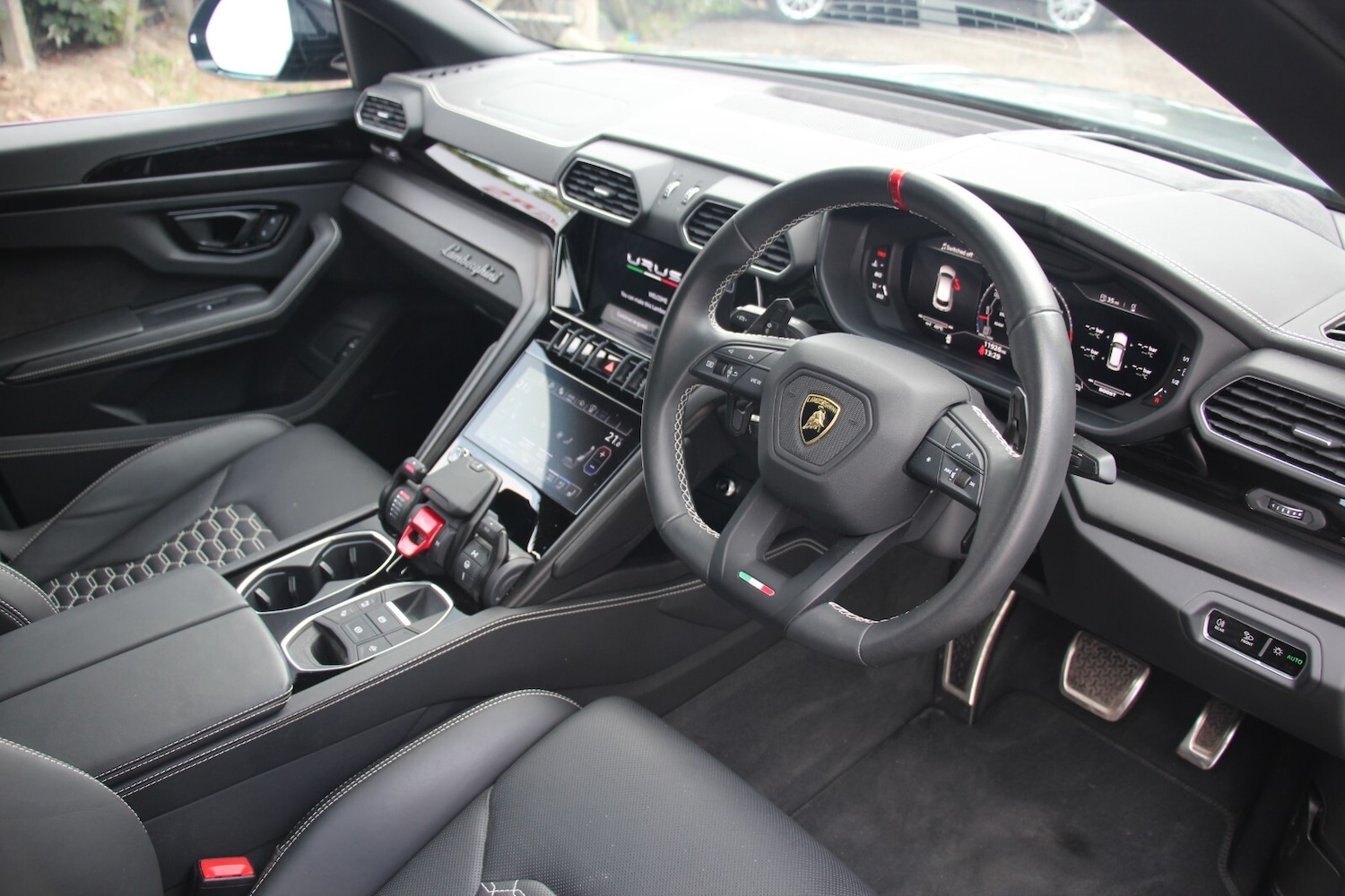 Used Lamborghini Urus 2023 for sale - 76754368: Photo 8