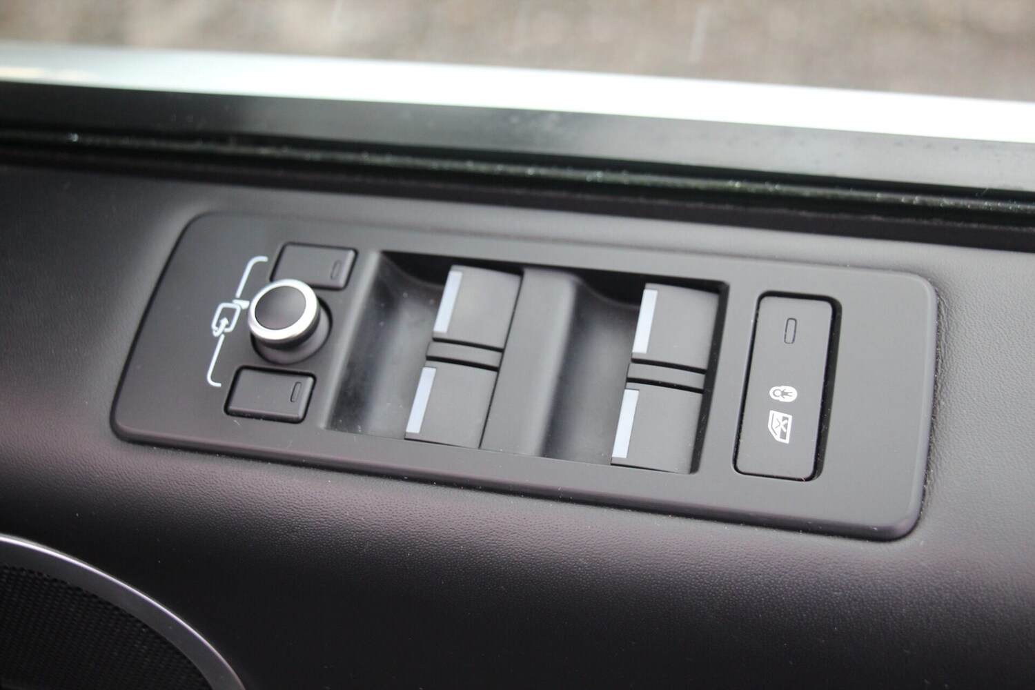 Used Land Rover Discovery 2018 for sale - 77365445: Photo 23