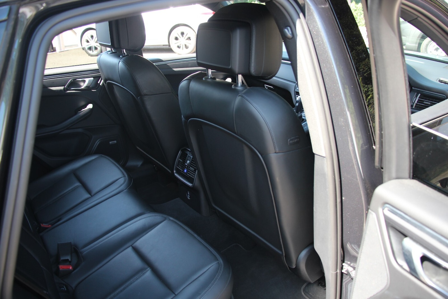 Used Porsche Macan 2021 for sale - 76716591: Photo 10