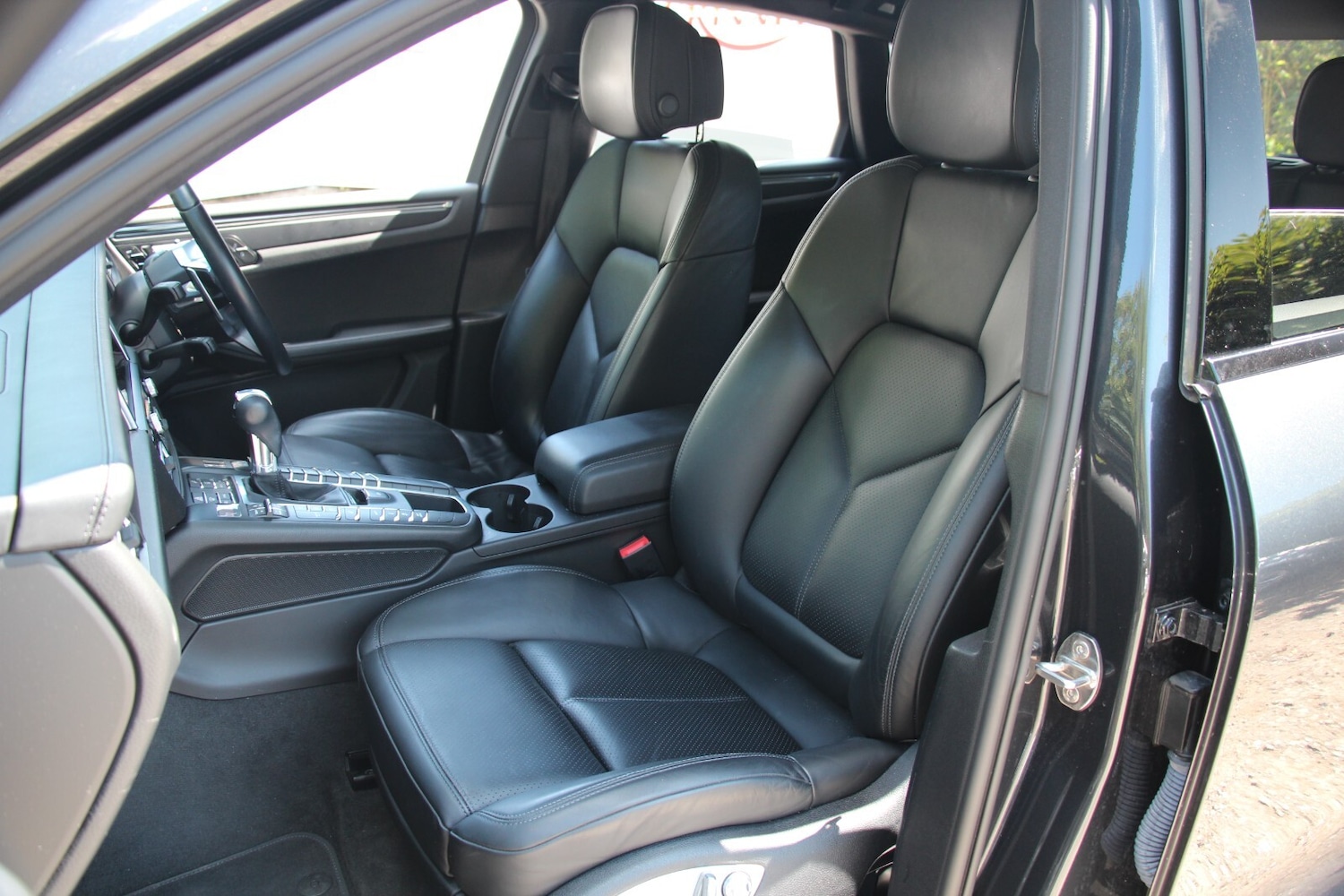 Used Porsche Macan 2021 for sale - 76716591: Photo 14