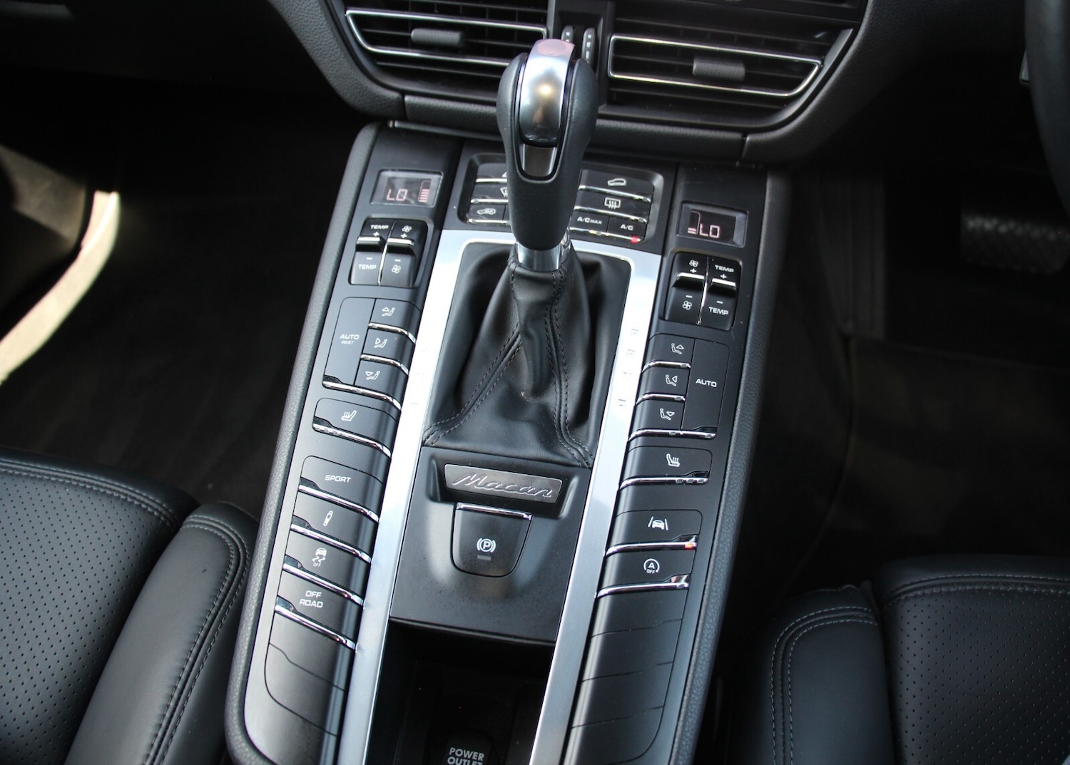 Used Porsche Macan 2021 for sale - 76716591: Photo 19