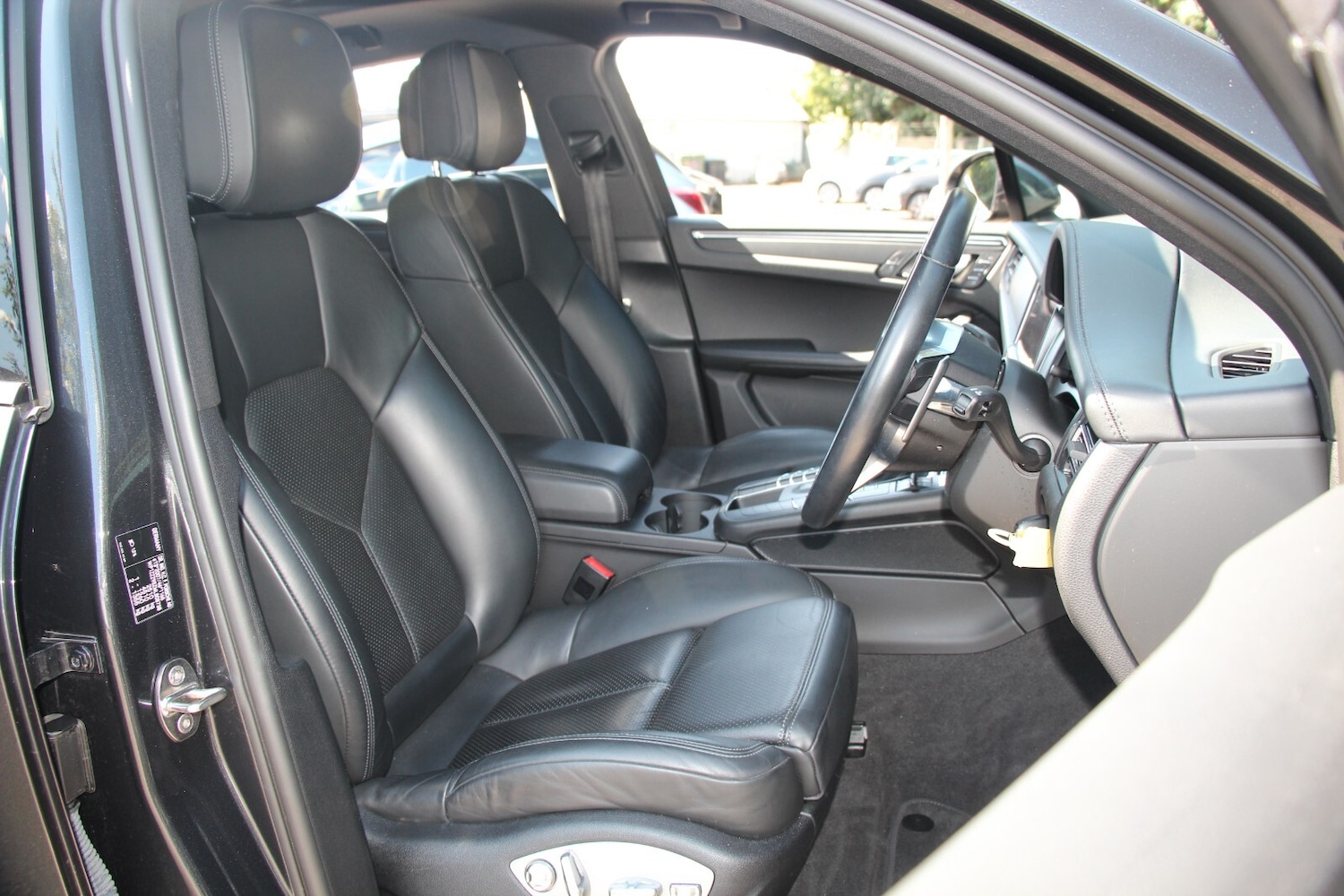 Used Porsche Macan 2021 for sale - 76716591: Photo 9