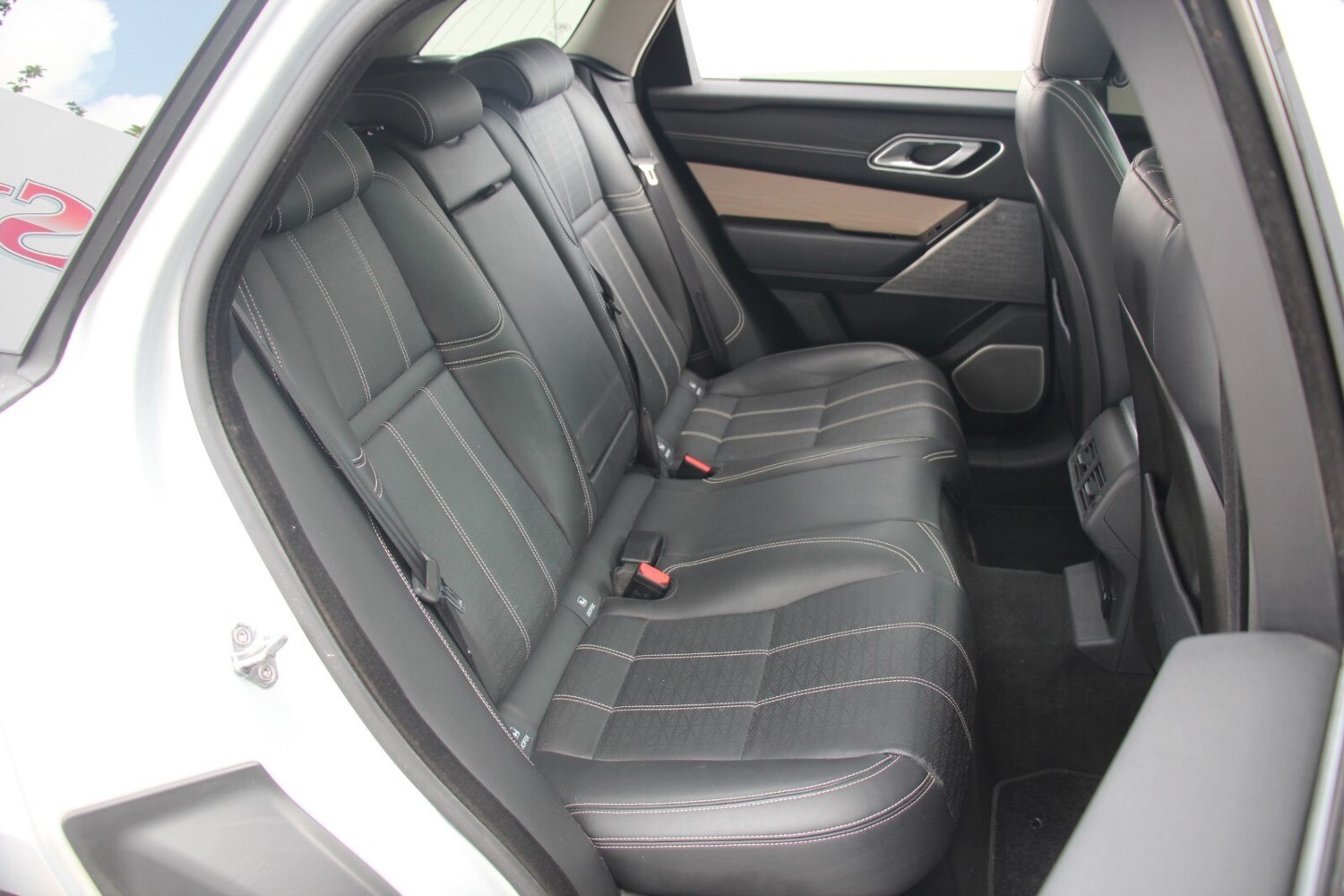 2017 Land Rover Range Rover Velar SE D240 AUTOMATIC Estate Diesel Automatic - Picture 11 of 24