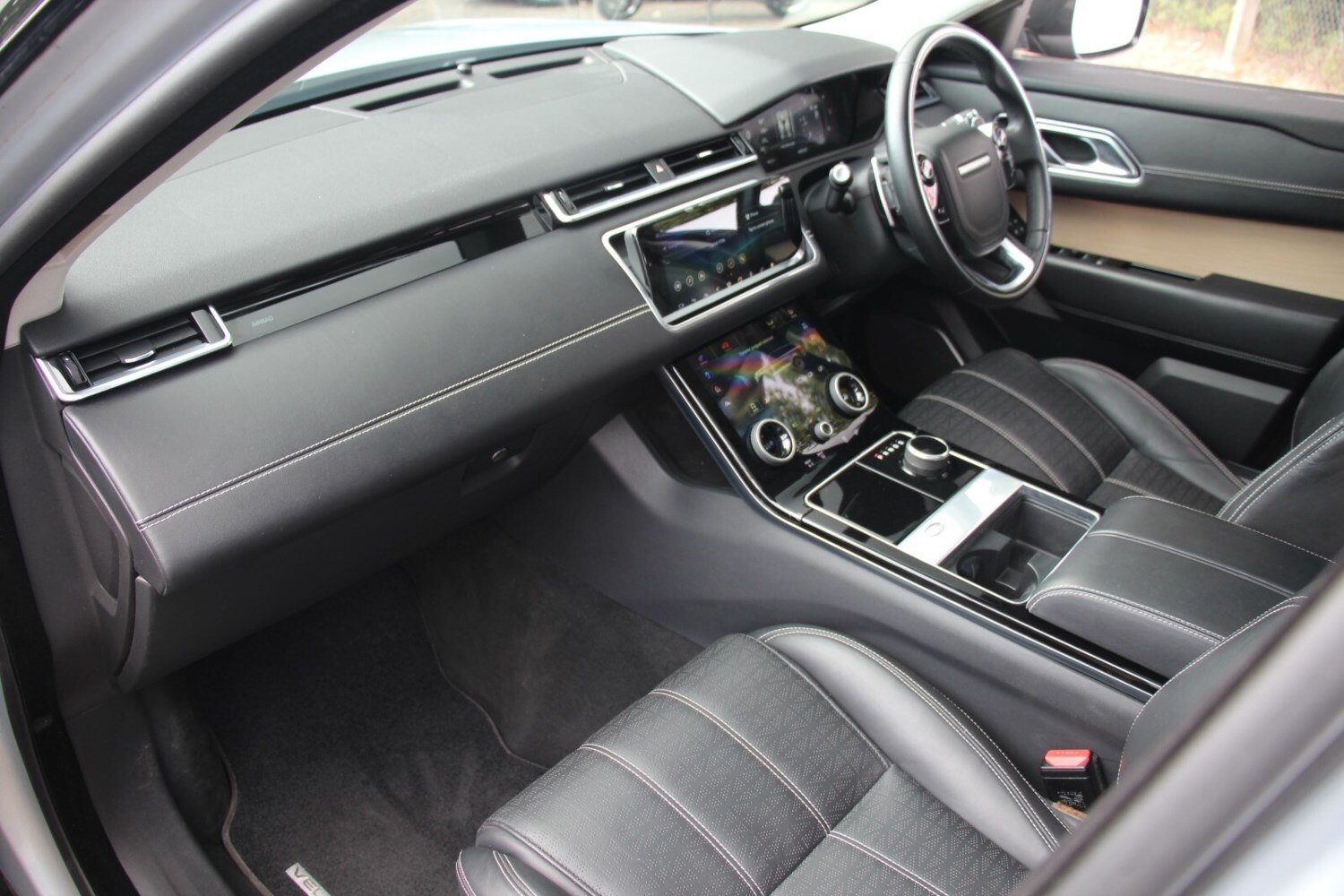 2017 Land Rover Range Rover Velar SE D240 AUTOMATIC Estate Diesel Automatic - Picture 15 of 24