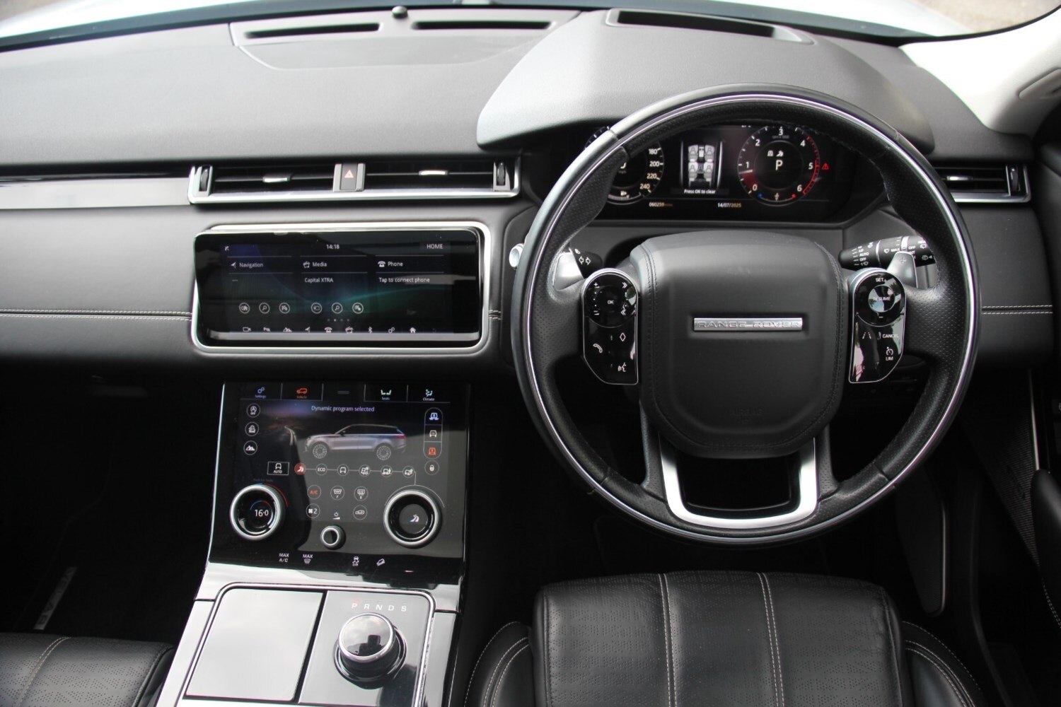 2017 Land Rover Range Rover Velar SE D240 AUTOMATIC Estate Diesel Automatic - Picture 16 of 24