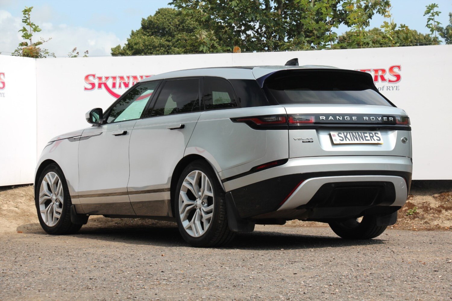 2017 Land Rover Range Rover Velar SE D240 AUTOMATIC Estate Diesel Automatic - Picture 4 of 24