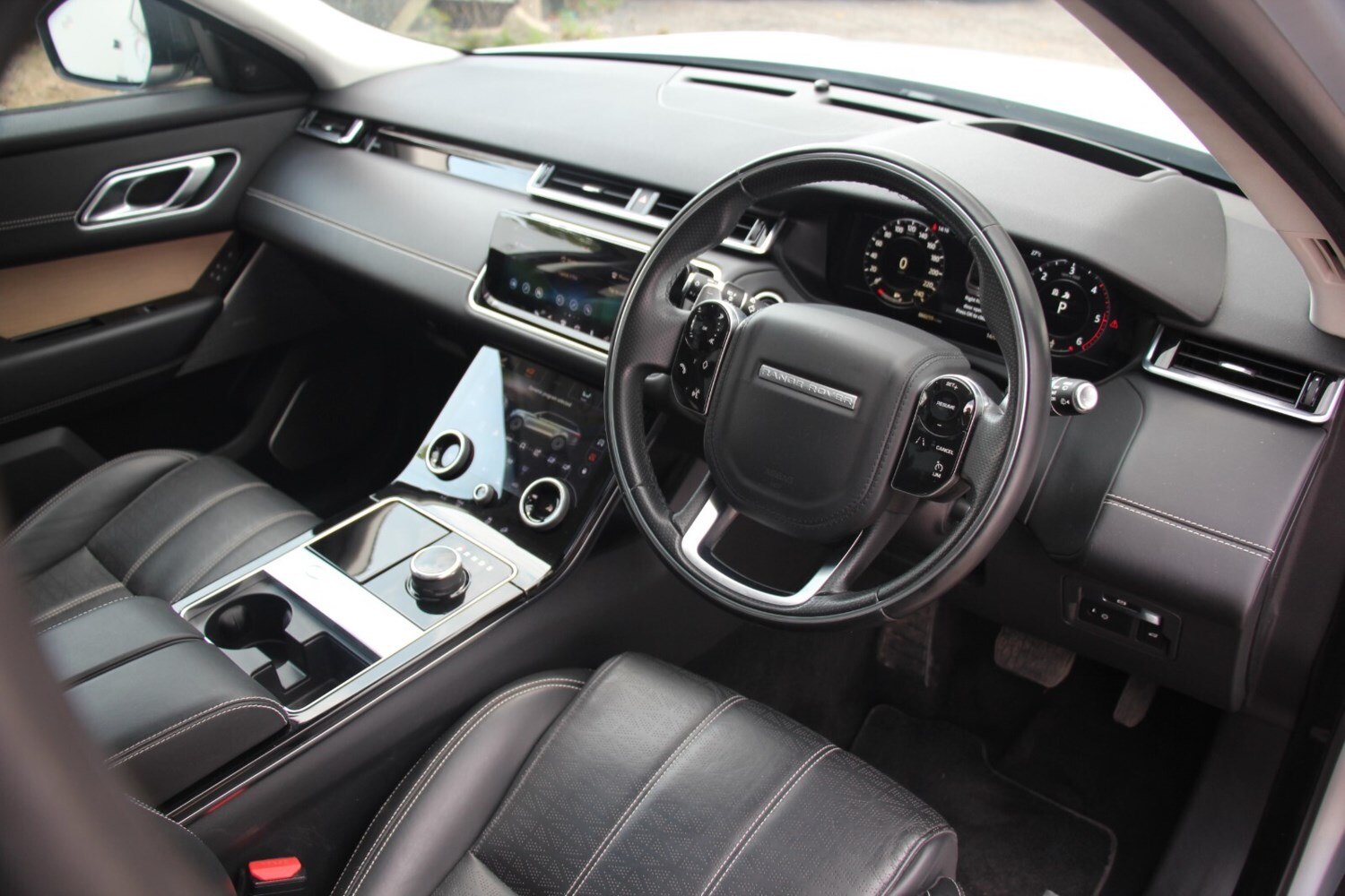 2017 Land Rover Range Rover Velar SE D240 AUTOMATIC Estate Diesel Automatic - Picture 8 of 24
