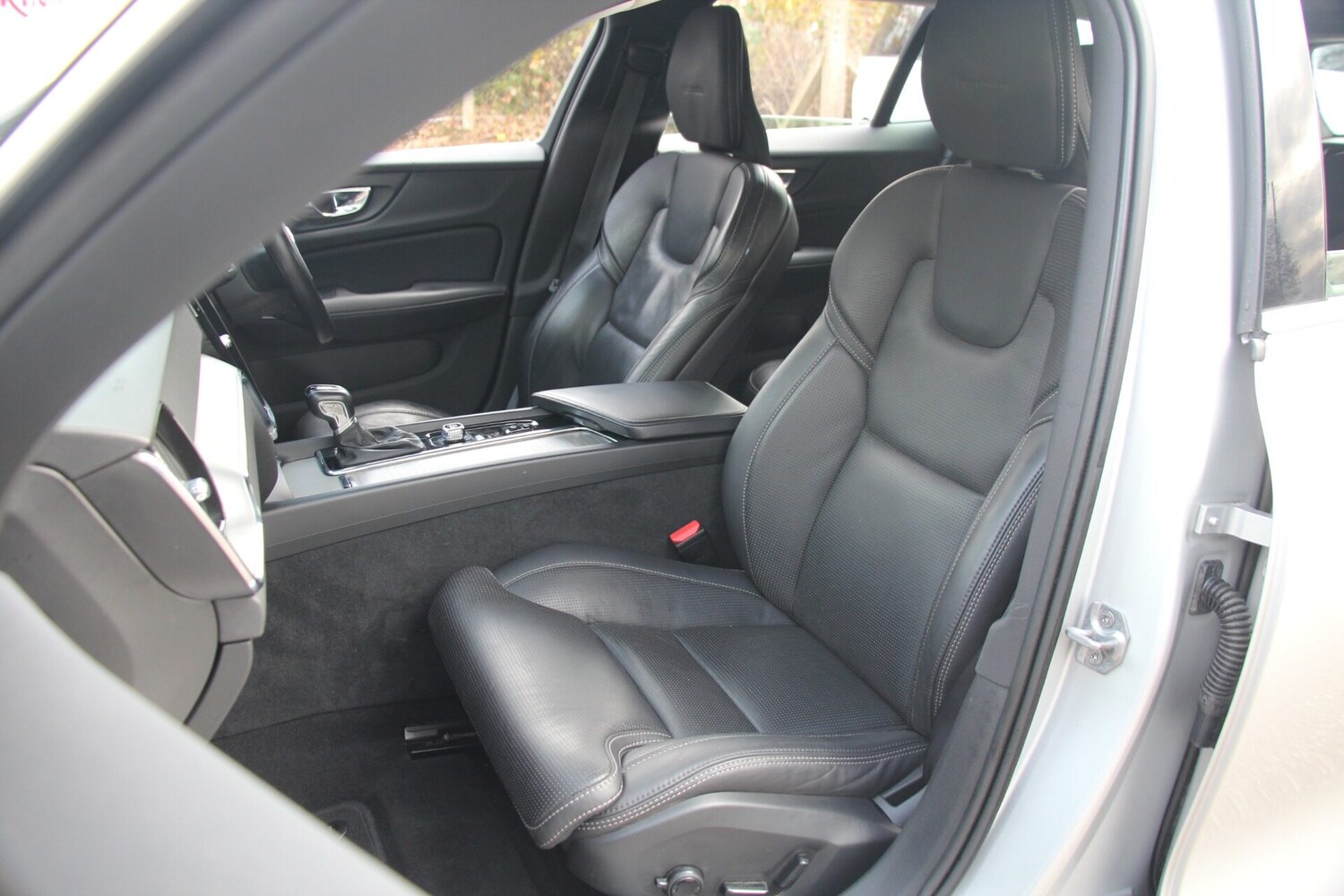 Used Volvo V60 2019 for sale - 76394981: Photo 11