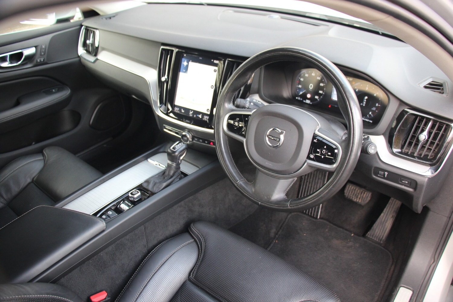 Used Volvo V60 2019 for sale - 76394981: Photo 5