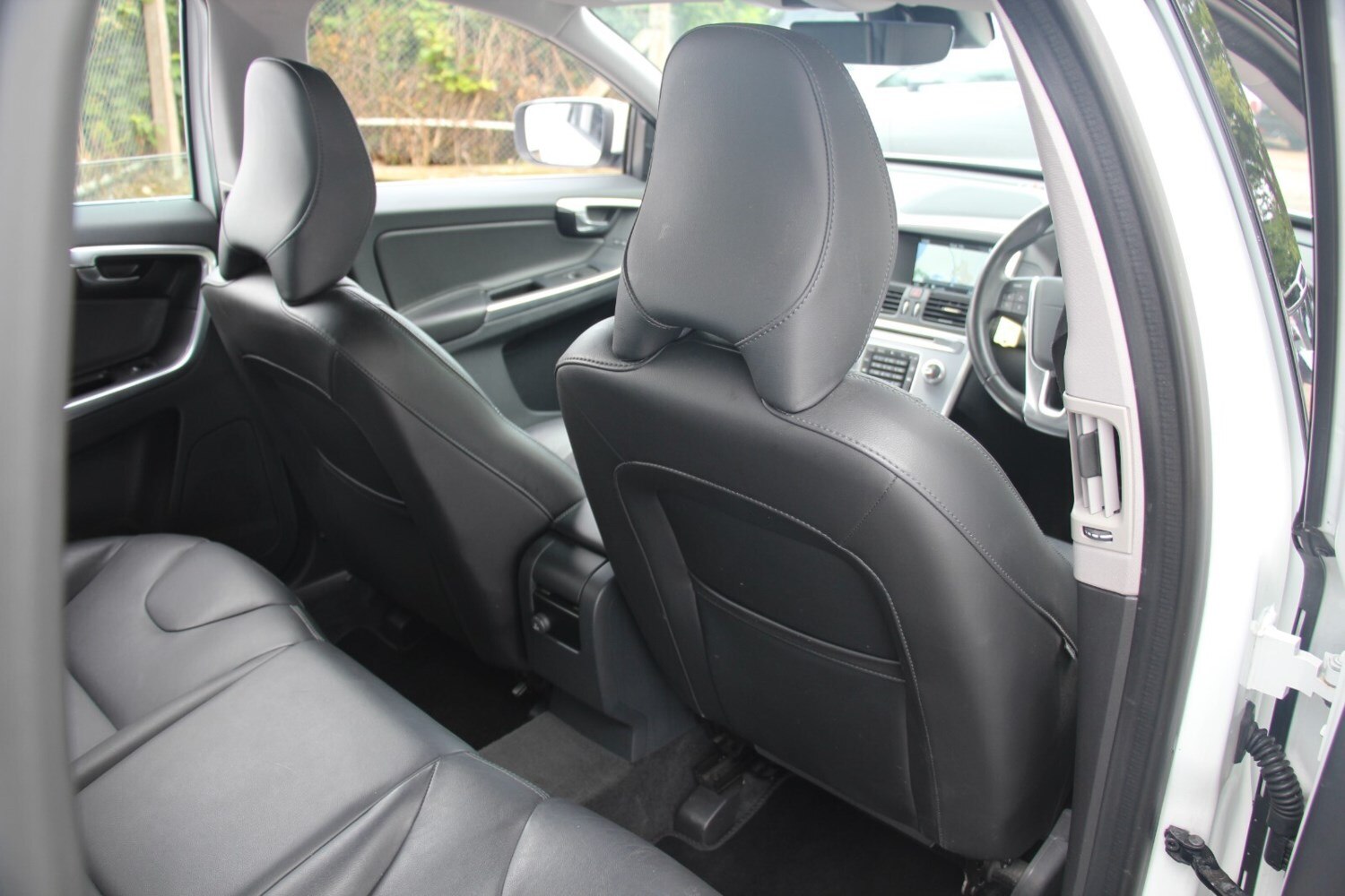 2016 Volvo XC60 D4 SE LUX NAV Estate Diesel Manual - Picture 10 of 24
