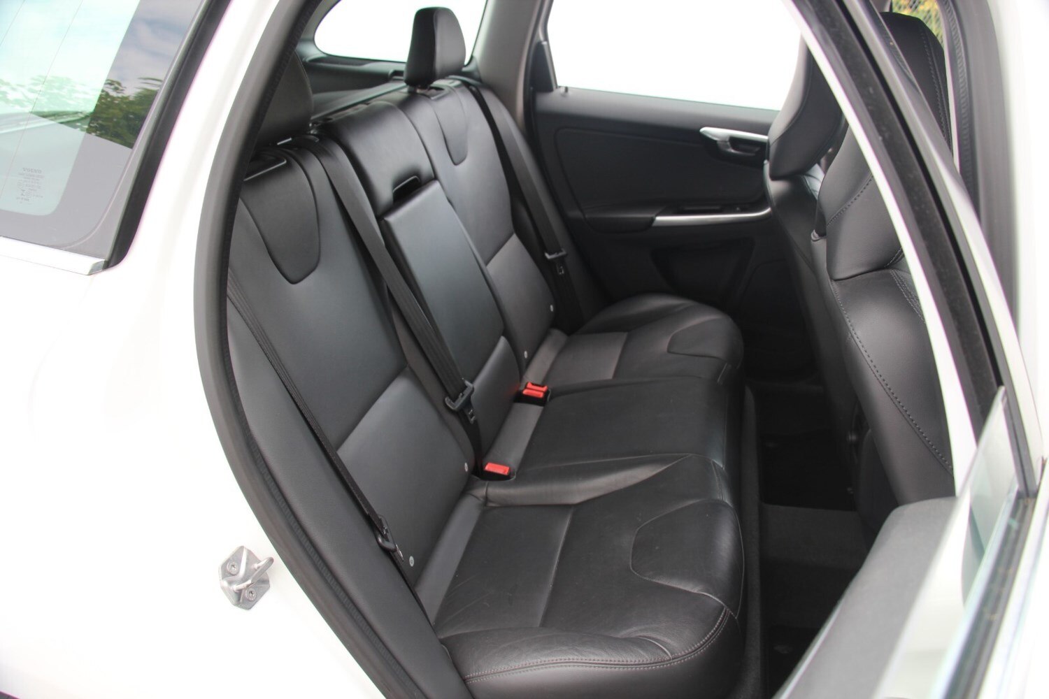 2016 Volvo XC60 D4 SE LUX NAV Estate Diesel Manual - Picture 11 of 24