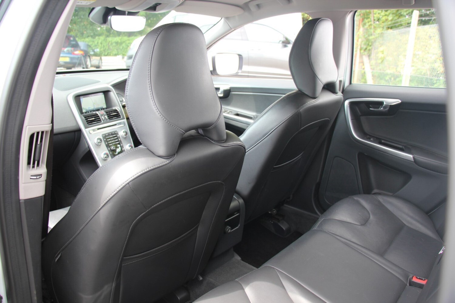 2016 Volvo XC60 D4 SE LUX NAV Estate Diesel Manual - Picture 13 of 24