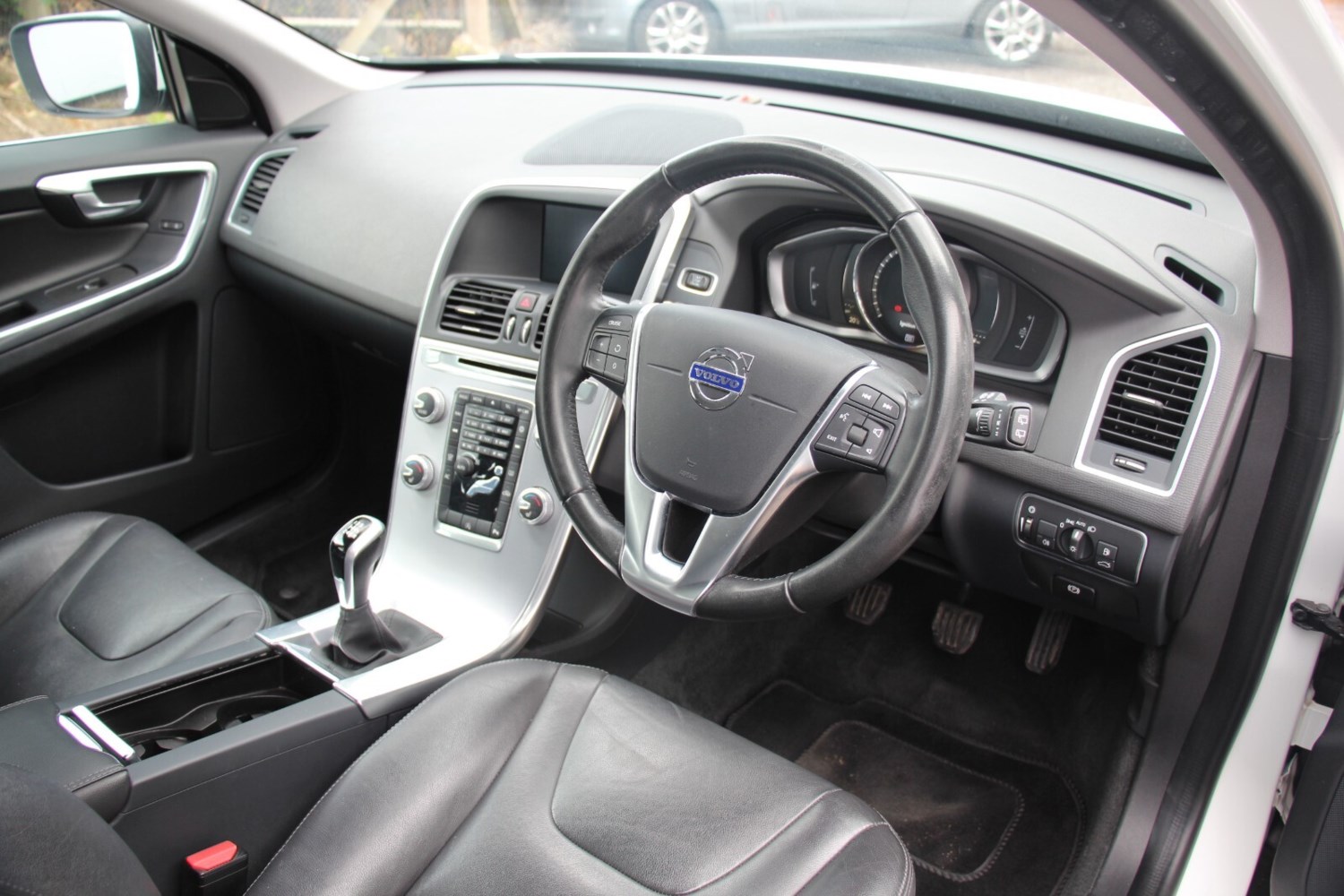 2016 Volvo XC60 D4 SE LUX NAV Estate Diesel Manual - Picture 8 of 24