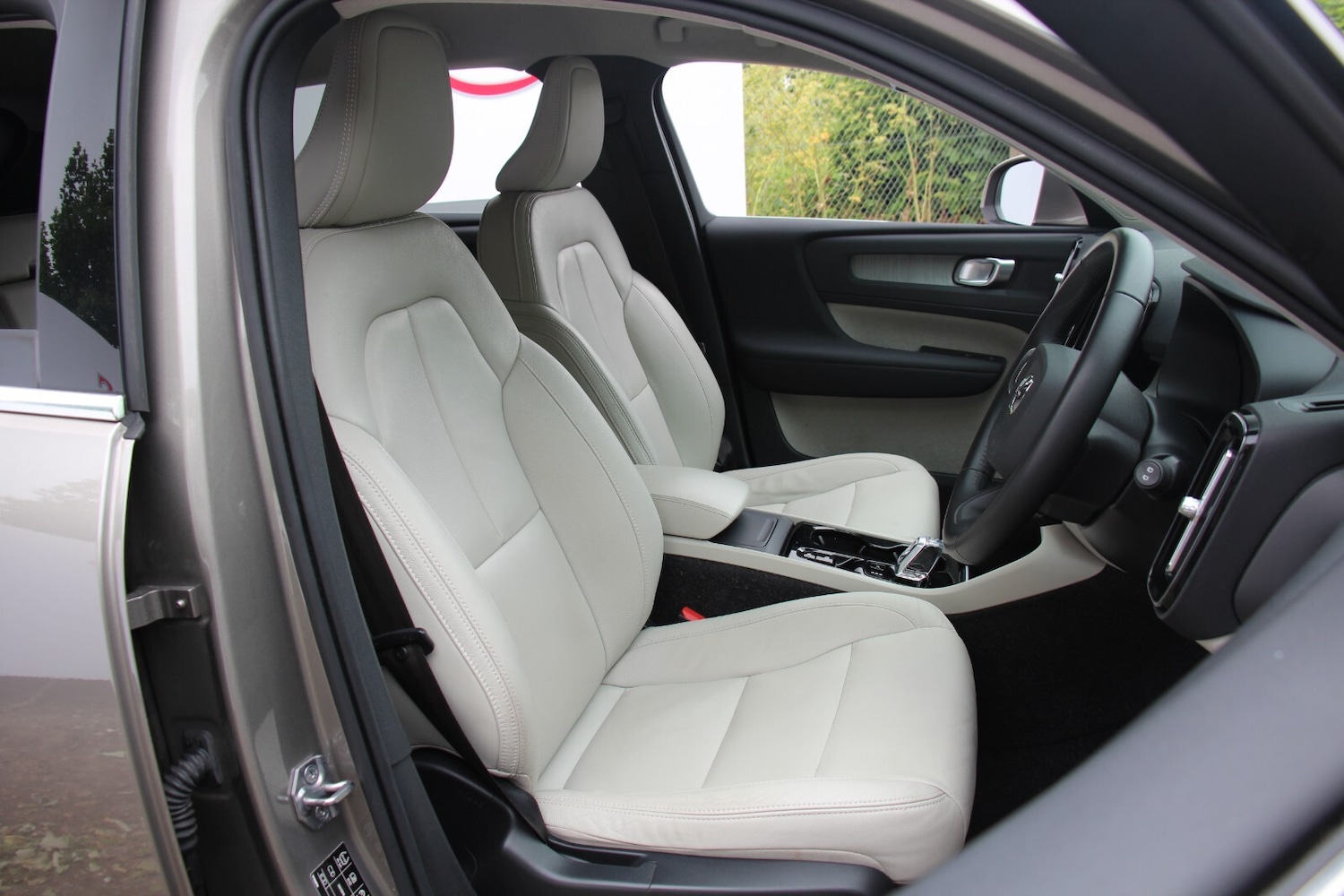 Used Volvo XC40 2020 for sale - 76635246: Photo 9