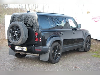 Used Land Rover Defender 2021 for sale - 77149601: Photo