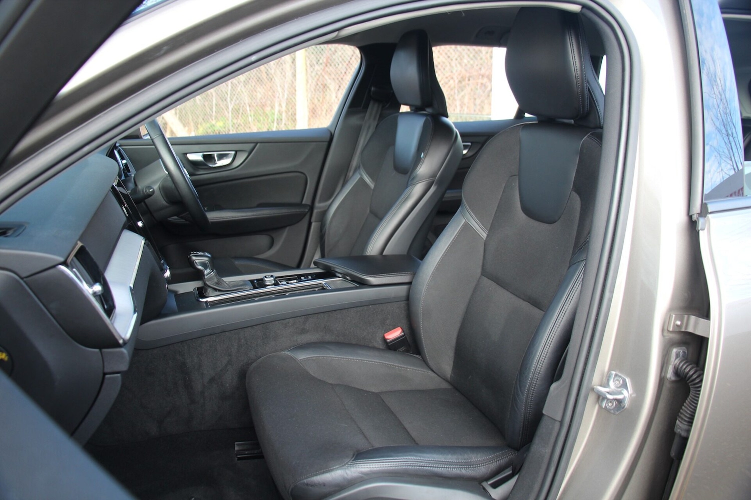 Used Volvo V60 2018 for sale - 77262432: Photo 14