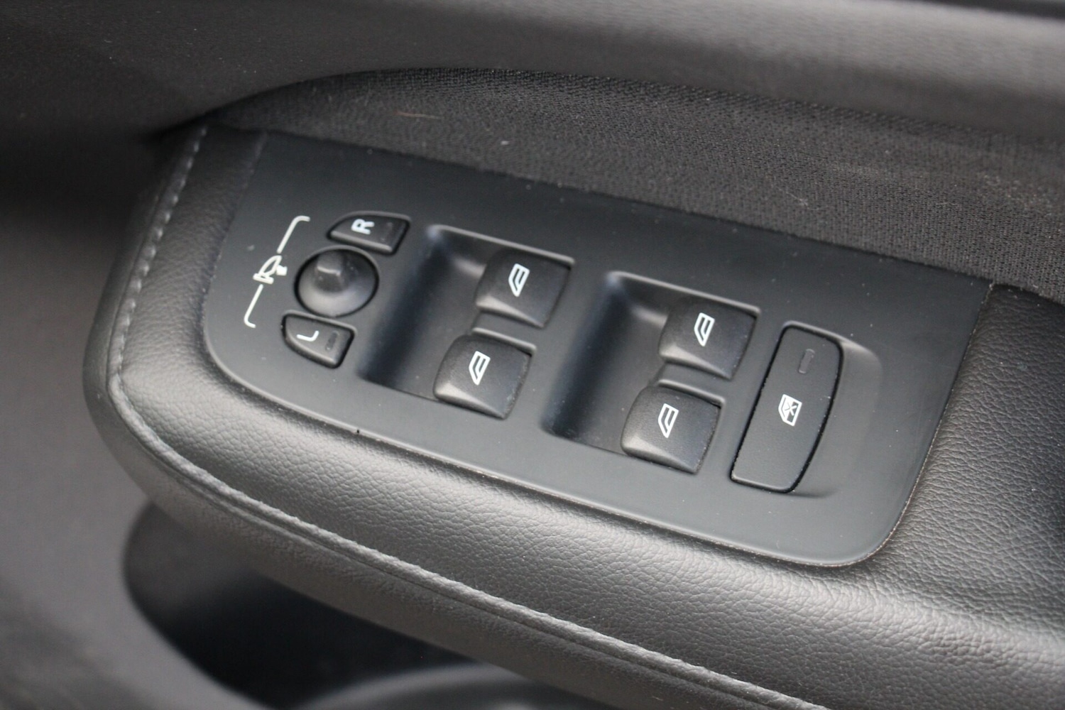 Used Volvo V60 2018 for sale - 77262432: Photo 20