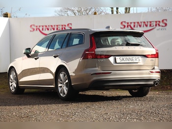 Used Volvo V60 2018 for sale - 77262432: Photo