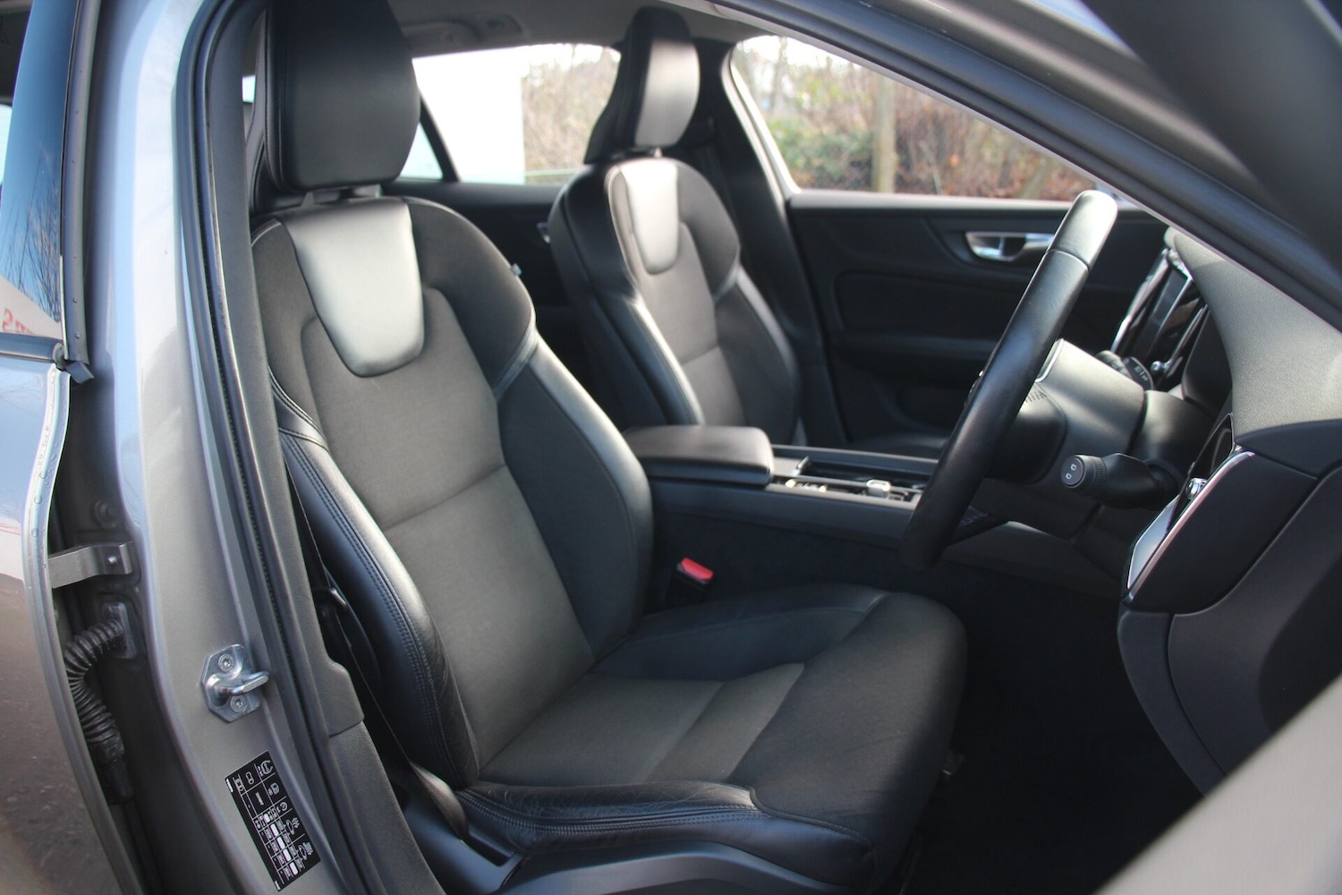 Used Volvo V60 2018 for sale - 77262432: Photo 9