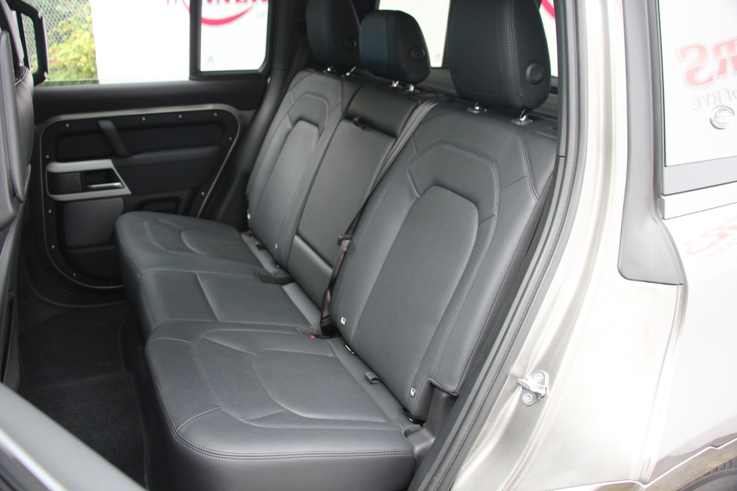 Used Land Rover Defender 2022 for sale - 76635268: Photo 12