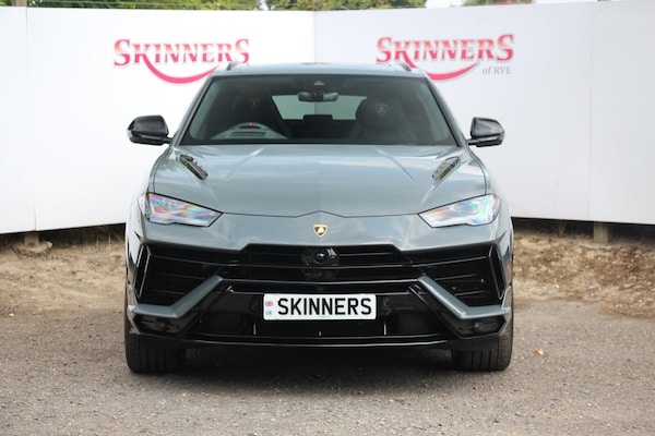 Used Lamborghini Urus 2023 for sale - 75618338: Photo 2