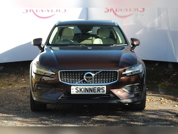 Used Volvo V60 2021 for sale - 76334337: Photo