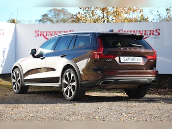 Used Volvo V60 2021 for sale - 76334337: Photo