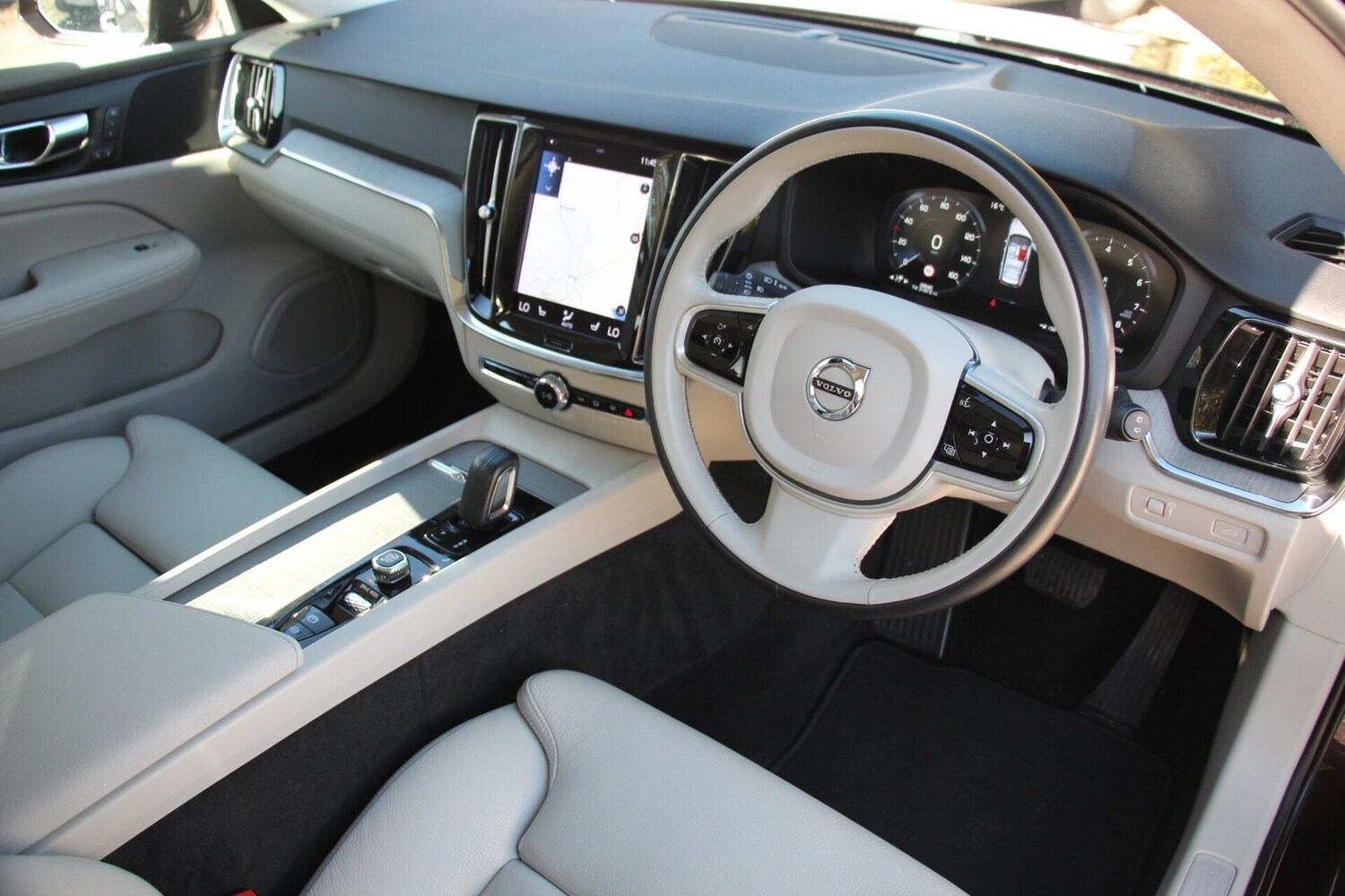 Used Volvo V60 2021 for sale - 76334337: Photo 8