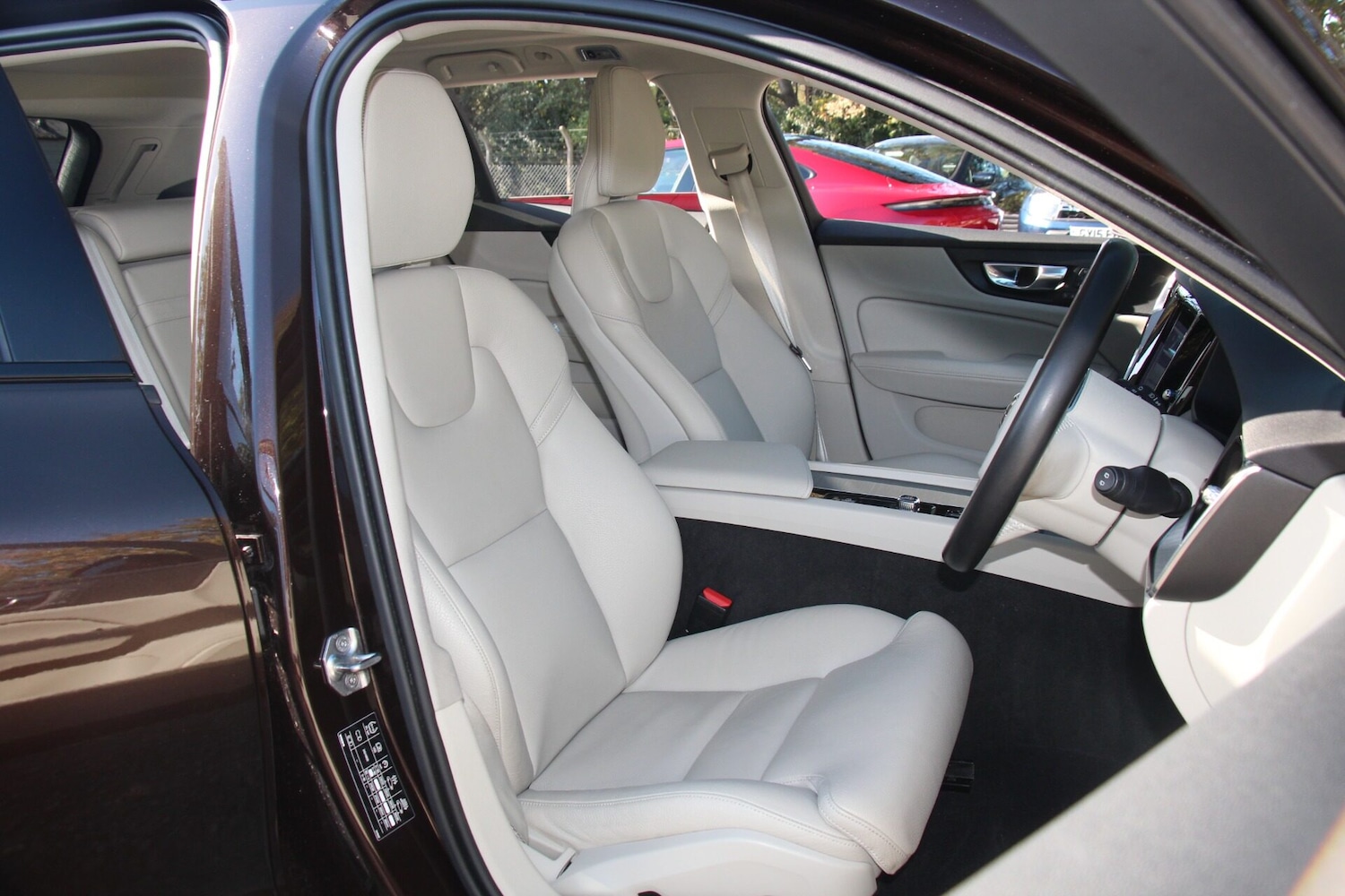 Used Volvo V60 2021 for sale - 76334337: Photo 9