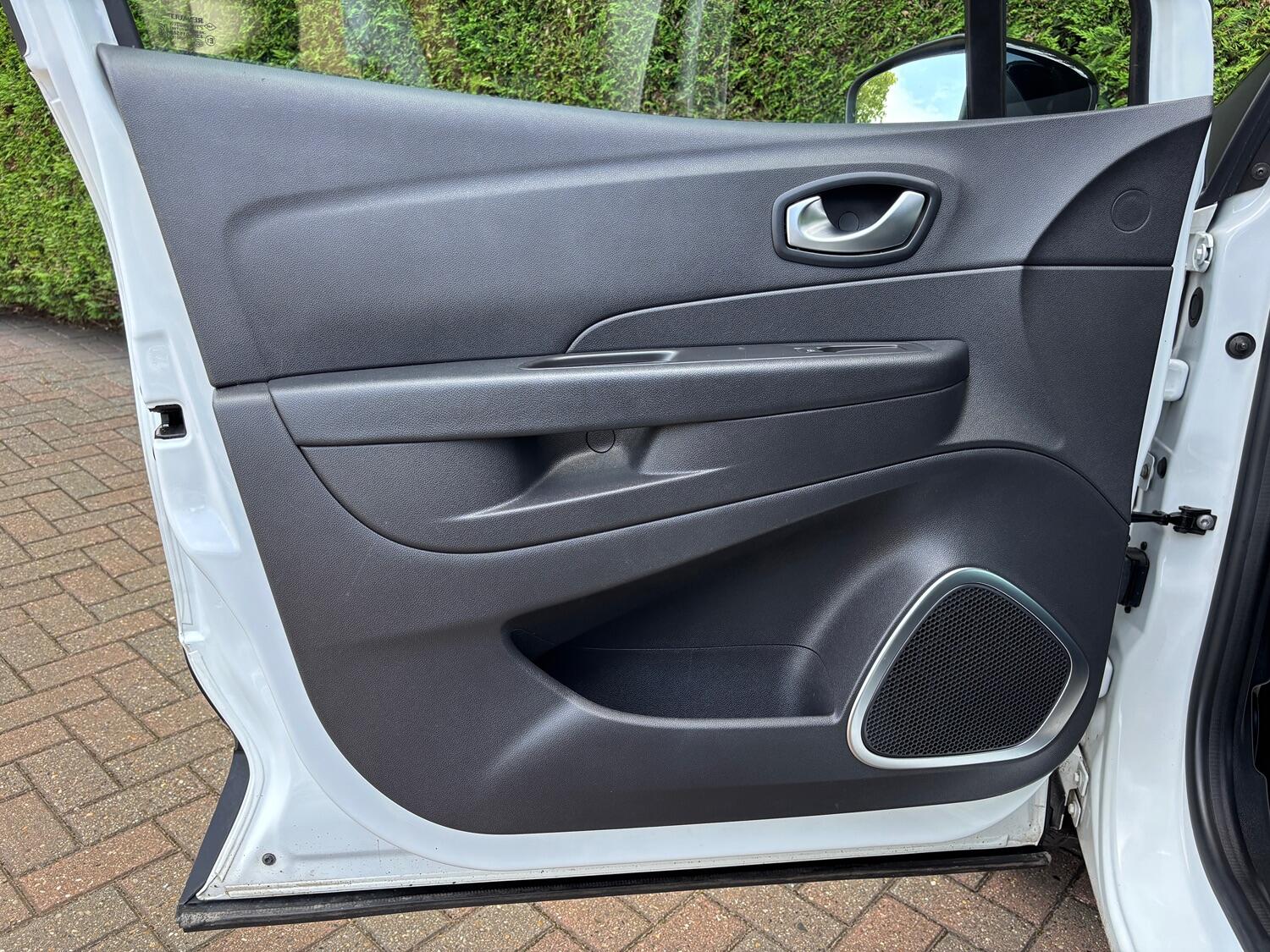 Used Renault Captur 2019 for sale - 76793104: Photo 31