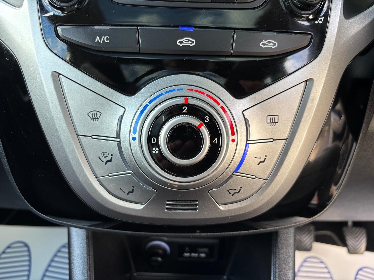 Used Hyundai Ix20 2012 for sale - 76744097: Photo 29