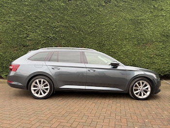 Used Skoda Superb 2017 for sale - 77377778: Photo