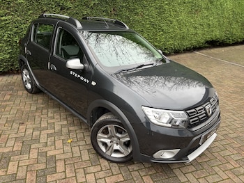 Used Dacia Sandero Stepway 2017 for sale - 76744090: Photo
